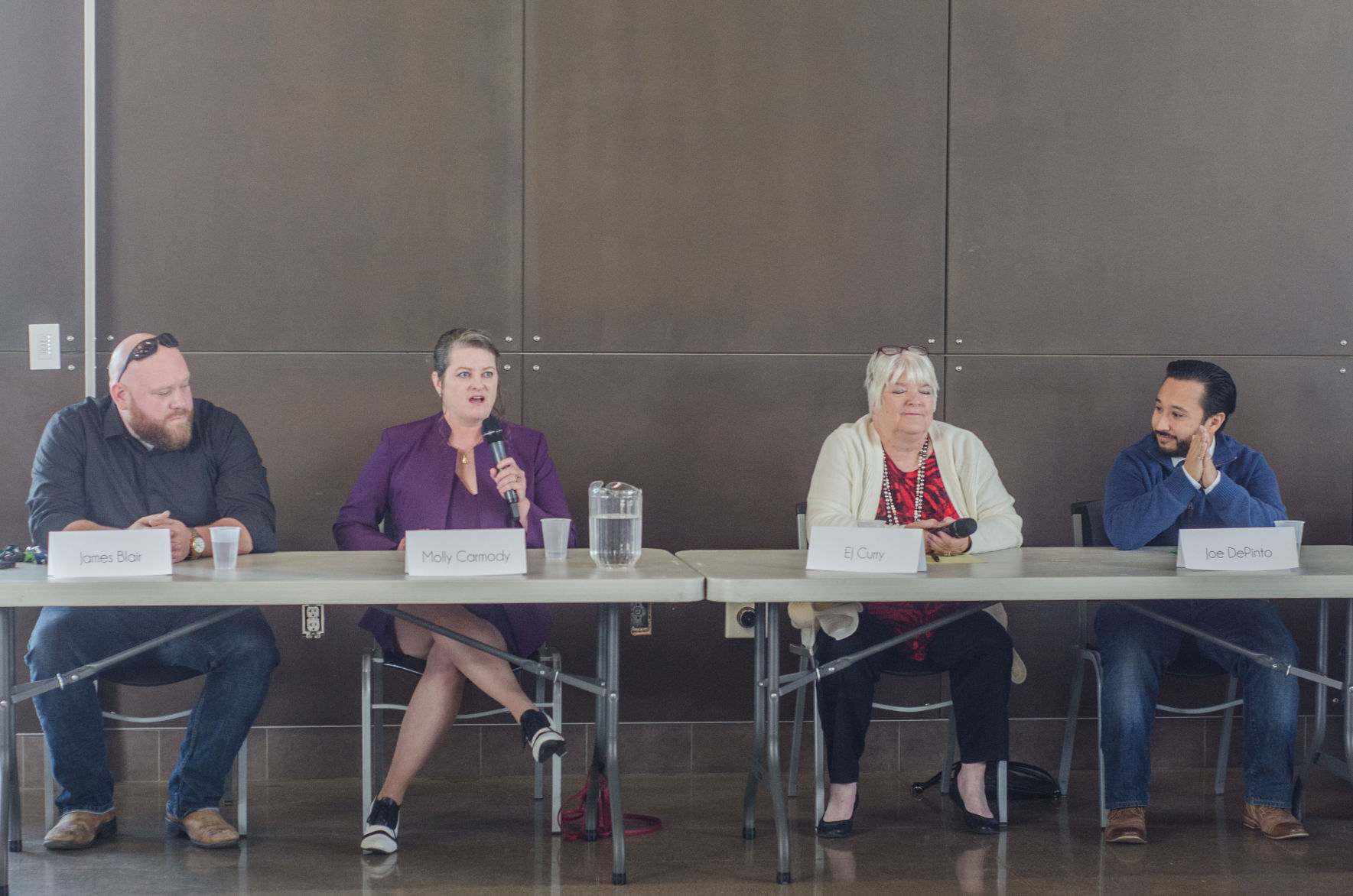 191017.news.candidateforum.er3.jpg